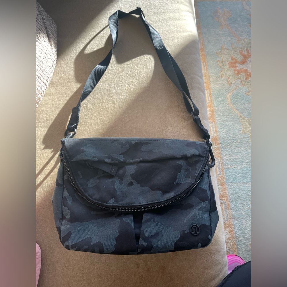 Lululemon Party Om 5L bag, near perfect condition